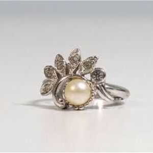 Vintage signed Avon Silver Pearl Rhinestones Ring size 7 adjustable